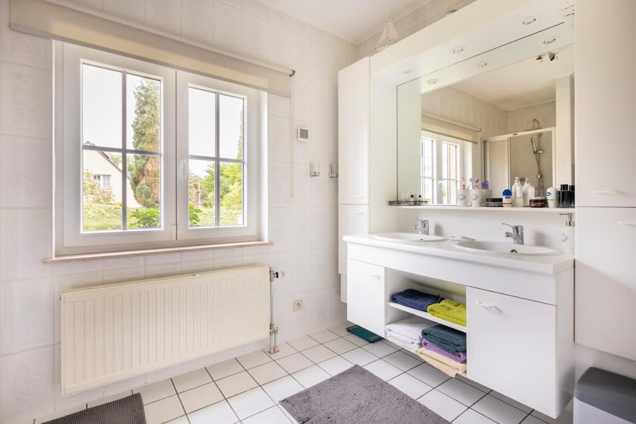 B&B La Villa Orchidees, Breakfast Included Bassenge エクステリア 写真